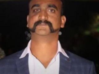 سیبیل‌های خلبان دستگیر شده توسط پاکستان مد روز هند شد