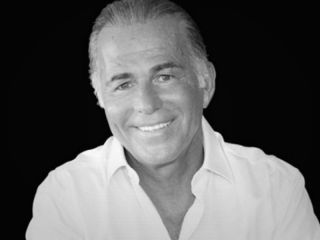 میلیاردری که جان خود را در جراحی آلت تناسلی از دست داد