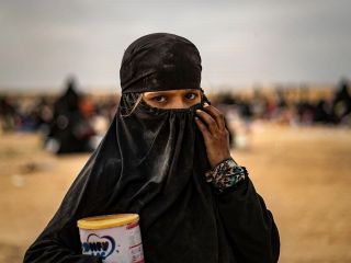 سخنان ترسناک همسران خارجی داعش در باغوز :«ما انتقام خواهیم گرفت و تا زانوهایتان خون بالا خواهد آمد»