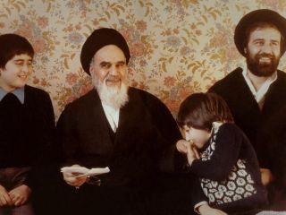 حرفهای به شدت انتقادی احمد خمینی درست قبل از مرگش چه بود؟  آشنایی با قاتلان او