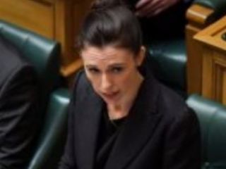 چرا نخست وزیر نیوزیلند اصرار دارد نام «تروریستی» که به مساجد حمله کرد را به زبان نیاورد