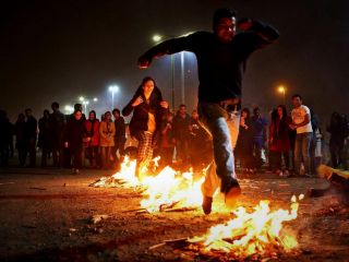 استفتاء از خامنه ای در مورد جشن چهارشنبه سوری ایرانیان و پاسخ او