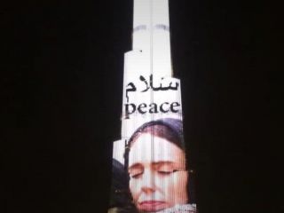 بلندترین برج جهان در دبی به تصویر نخست‌وزیر محجبه نیوزلند مزین شد