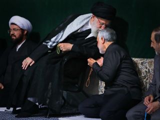 واشنگتن‌ پُست: ظهور نشانه‎های هویت رهبر بعدی جمهوری اسلامی در کوچه پس کوچه‎های یک شهر مقدس