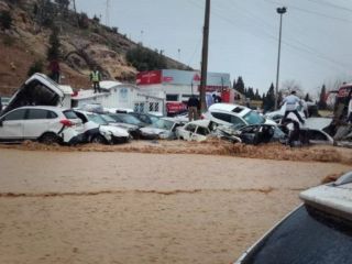 عوامل سیل‌های مرگبار در ایران؛ ماجرای رودخانه خشک شیراز که خیابان شد