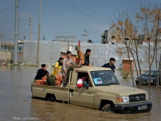 «سرقت کمکهای مردمی توسط سپاه و پرتاب گاز‌ اشک‌آور از سوی نیروی انتظامی به سوی مردم سیل‌زده آق‌ قلا»