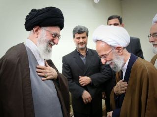 مصباح یزدی می‌گوید که خامنه‌ای در این ۳۰ سال یک اشتباه هم نداشته است