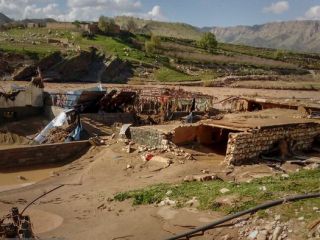 لحظه به لحظه با سیل؛ آب ۳۵ روستای استان کرمانشاه قطع است ، زیرساخت‌های ارتباطی پلدختر کاملا از بین رفته