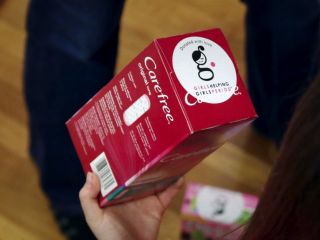 بحث درباره ارسال «نوار بهداشتی» برای سیل‌زدگان ایران در فضای مجازی جنجالی شد