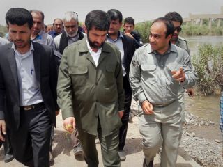 حقه بازی استاندار خوزستان در دلجویی از پیرمرد آسیب دیده