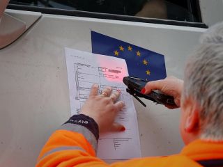 دستگیری پناهجوی عراقی درون تابوت صادر شده به بریتانیا