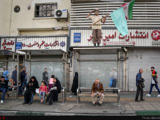 تصویری نمادین از راهپیمایی دفاع از سپاه که می تواند نماد خیلی چیزها باشد