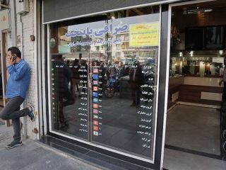 هشدار گرانی دلار با ادامه توزیع ارز ۴۲۰۰ تومانی