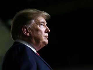 آیا ترامپ به پای خودش شلیک کرد؟