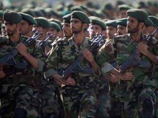 هوشنگ امیراحمدی :از این به بعد پاسداران با دهان باز ولی دست‌های بسته در حرکت خواهند بود