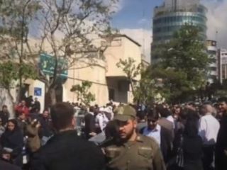 ازدحام در خیابان وزرا بعد از ارسال انبوه پیامک های احضار به اتهام کشف حجاب در ماشین