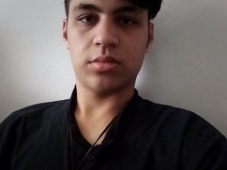 من رامین هستم ، پسری پناهجو که برای امرار معاش در یونان تن فروشی می کنم