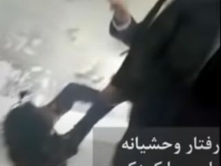 رفتار وحشیانه یک مامور با کودکی که از صندوق صدقات پول برداشته!