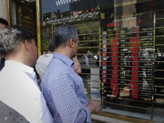 دلار آمریکا در بازار تهران با نرخ ۱۵ هزار تومان معامله شد