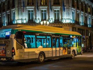 راننده اتوبوس شهری پاریس ، دختر جوانی را به دلیل دامن کوتاهش سوار نکرد