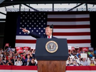 دونالد ترامپ: ایرانی‌ها با من تماس بگیرند ، با هم بنشینیم و به یک توافق برسیم