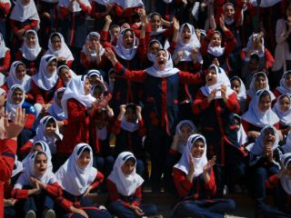 رگ گردن‌تان باد نکند، ابتذال جای دیگری‌ست