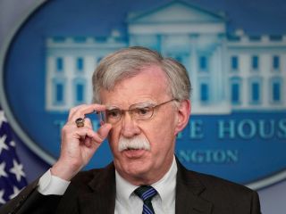 اگر روحانی با ترامپ تماس بگیرد، بولتون از طبقه سوم پایین می‌پرد تا تماس را قطع کند