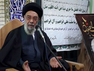 امام جمعه اصفهان: ناوگان میلیاردی آمریکا با یک موشک نابود می‌شود