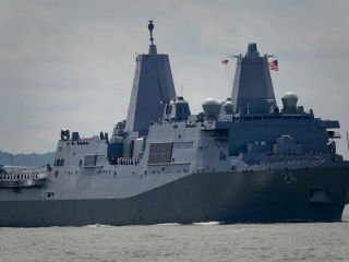 آمریکا ناو جنگی یواس‌اس آرلینگتون را نیز به خاورمیانه اعزام کرد