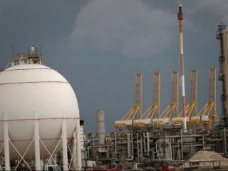 «انفجارهای بزرگ و آتش‌سوزی نفت‌کش‌ها در بندر فجیره»؛ امارات تکذیب کرد