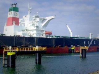 رویترز : ایران نفت خود را از طریق کشتی به کشتی و با نام عراق به چین صادر می کند