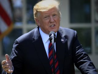 ترامپ: رسانه‌های جعلی مشغول پخش اخبار نادرست در موضوع ایران هستند