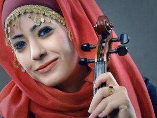 نگار معظم هنرمند شیرازی که در ابیانه آواز خواند رسما مورد پیگرد قضایی قرار گرفت