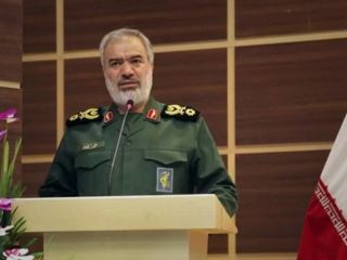 جانشین فرمانده کل سپاه: اکنون در همه ناوها مترجم زبان فارسی وجود دارد و این یعنی اقتدار