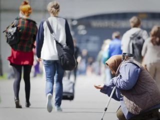 سوئد با حضور ۴۷۰۰ متکدی بهشت گدایان اروپایی شده است