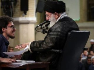 انتقاد از «بیت رهبری »در حضور رهبر