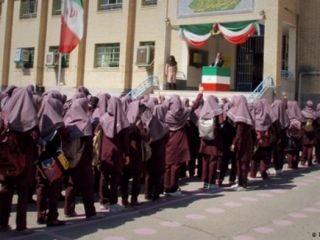 «در این مدارس ۸۰ میلیون تومان از خانواده‌ها دریافت و دانش آموزان را به کشورهای سوئد و فرانسه برده‌اند.»