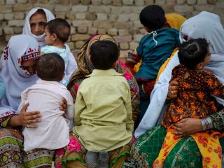 صرفه جویی بیرحمانه یک پزشک پاکستانی ۵۳۷ کودک را به ویروس اچ‌آی‌وی آلوده کرد