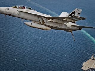 گزارش خلبانان نیروی دریایی آمریکا از اشیای پرنده ناشناخه