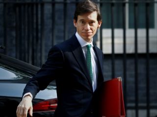 وزیر انگلیسی: در ایران وافور به دستم دادند و تریاک کشیدم