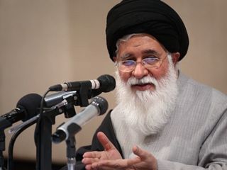 علم الهدی: مردان با نمایش بازوها، سینه و یقه باز خود موجب تحریک زن‌ها می‌شوند