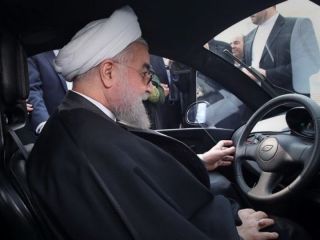 حسن روحانی از داخل ماشین چه چیزی را می‌بیند؟