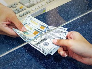 چرا دفتر خامنه‌ای ۳۵ میلیون دینار ارز دولتی دریافت کرده است؟