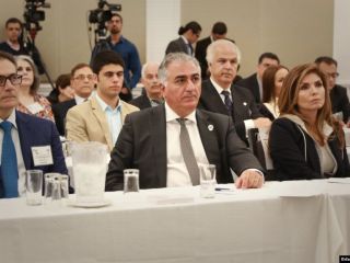 رضا پهلوی : یک ایرانی می‌خواهد بداند ۵۰ سال آینده با چه مواجه خواهیم بود