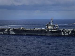 ناو آبراهام لینکلن در خارج از خلیج فارس لنگر انداخت