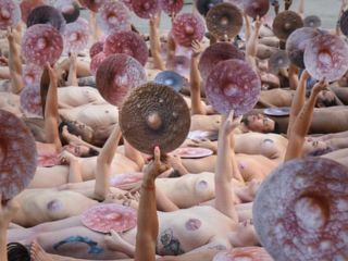 تظاهرات‌ برهنه مقابل دفتر فیسبوک