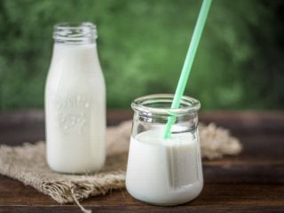 هفت نشانه که باید شیر را از رژیم غذایی خود حذف کنید