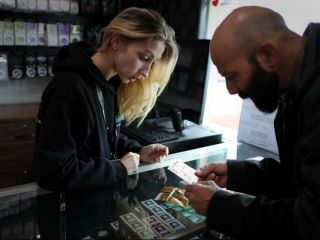 خلبانان کانادایی ۲۸ روز قبل از پرواز نباید از ماری جوانا استفاده کنند