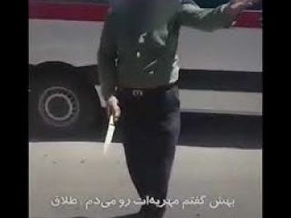 مردی زنش را در اتوبوس با چاقو کشت زیرا طلاق نمی گرفت