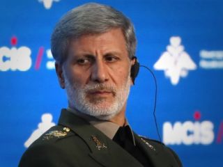 وزیر دفاع ایران :نزدیک شدن شناورهای ایرانی به نفتکش‌ها صرفا «برای کمک» بوده است